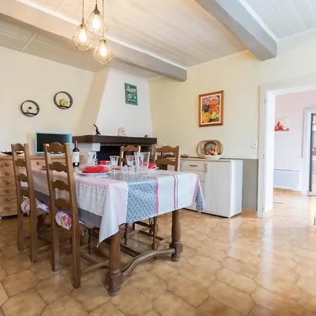 La Barrere Nyaraló *